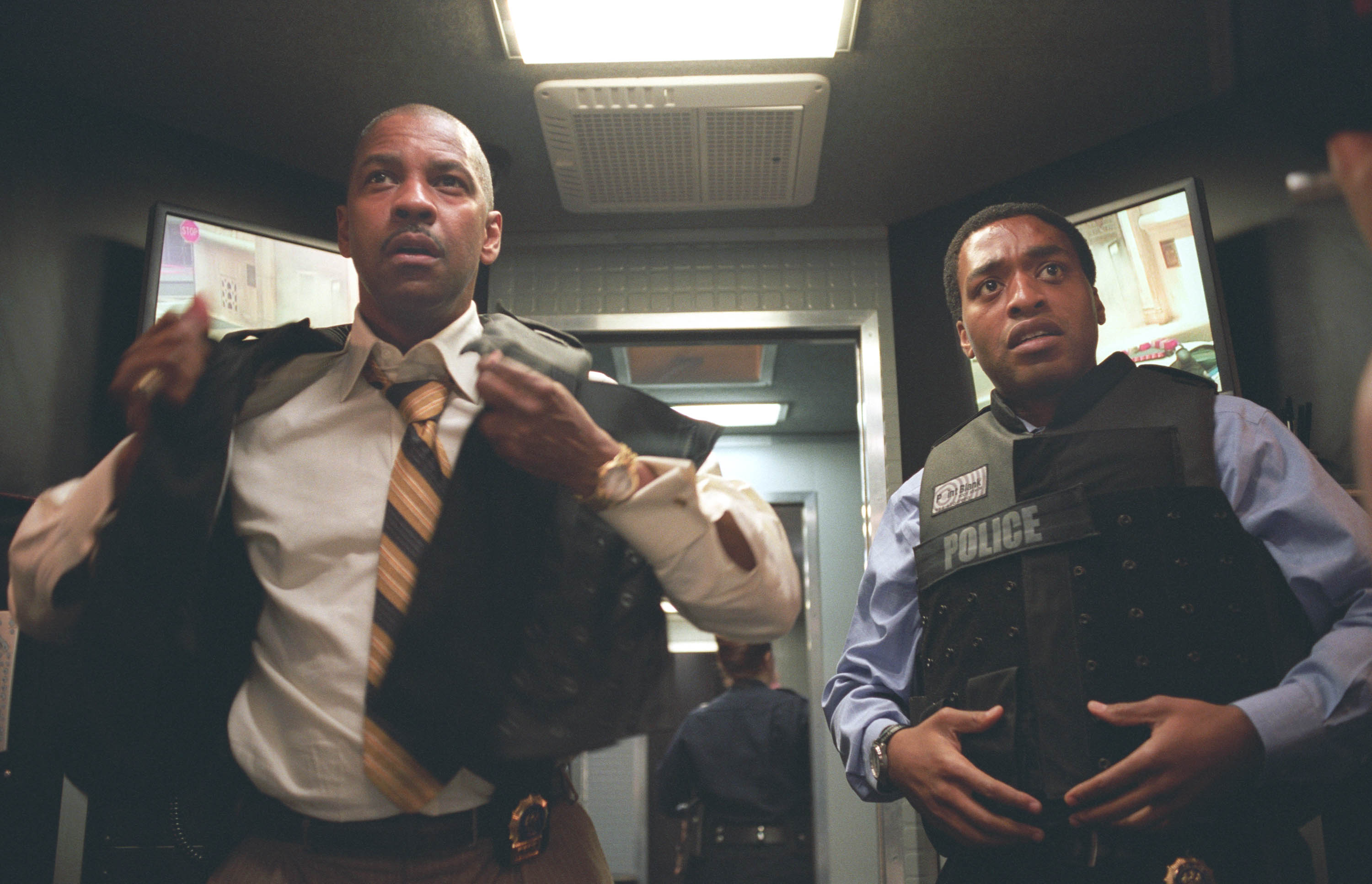 No Merchandising. Editorial Use Only. No Book Cover Usage.Mandatory Credit: Photo by Moviestore/REX/Shutterstock (1578435a) Inside Man, Denzel Washington, Chiwetel Ejiofor Film and Television